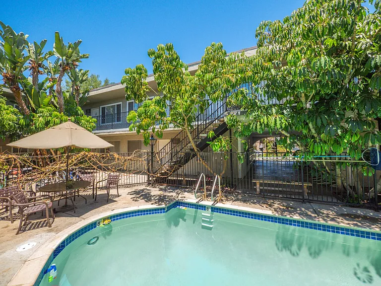 14220 Burbank Blvd — Photo 8