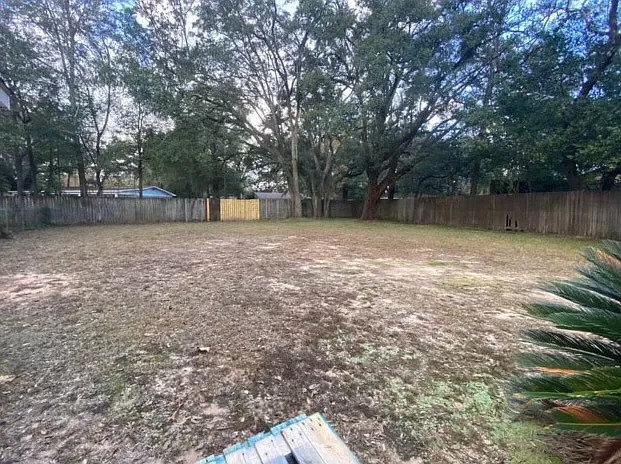 705 Raines Dr — Photo 2