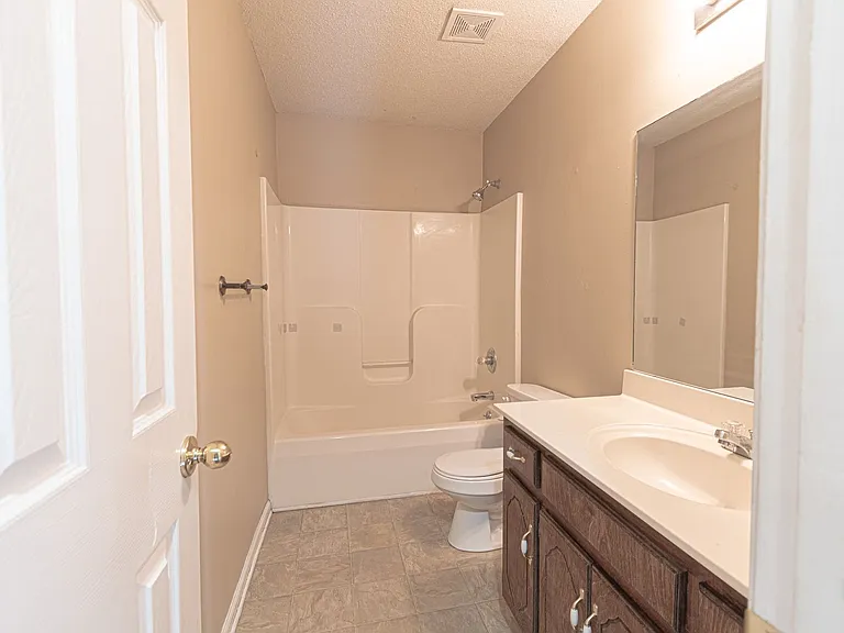 824 Flyer Ct — Photo 9