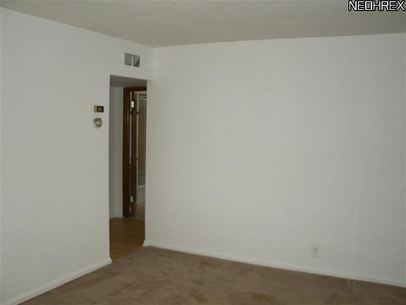5th image of 916 Hillsdale Ave