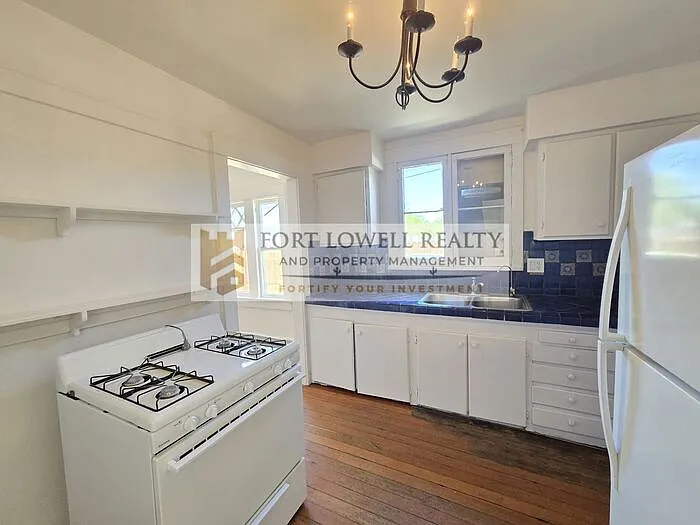 648 E 8th St — Photo 6