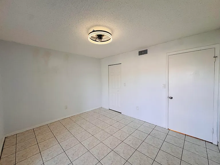 809 NE 199th St #105-7 — Photo 12