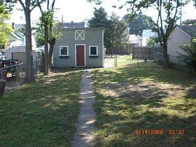 3rd image of 221 Hirn St