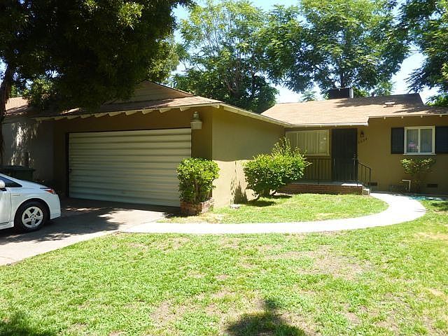 1st image of 6634 Babcock Ave