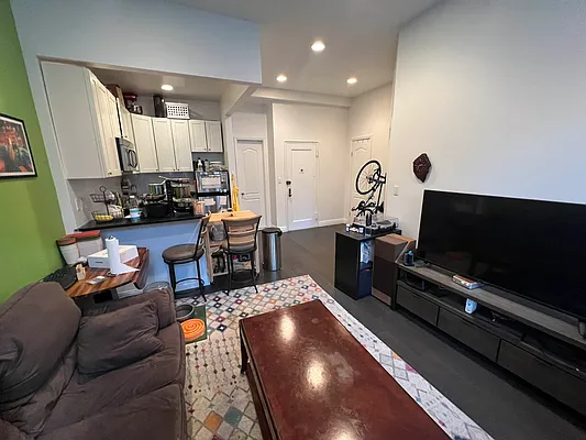 Rented by CNYC Apartments | media 23