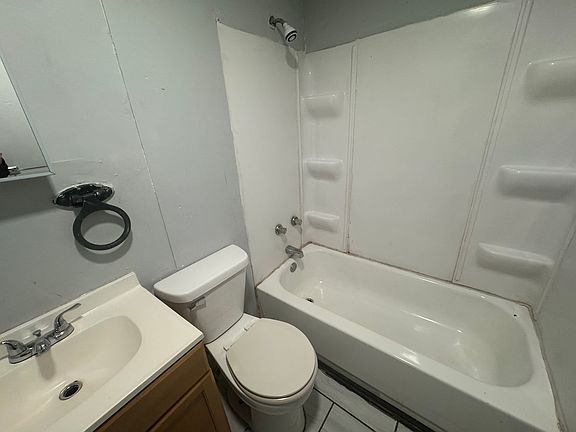 4th image of 905 Southmoor Dr