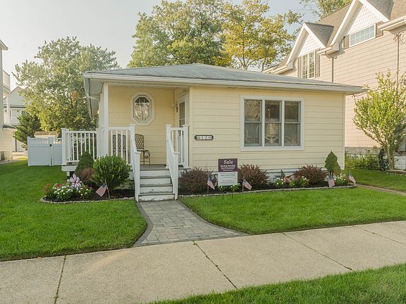 2nd image of 120 Simpson Ave