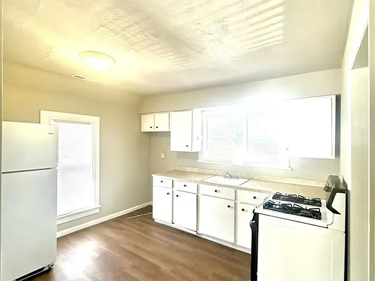 910 Sahwatch St — Photo 4