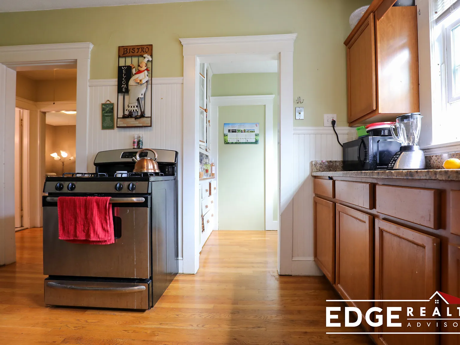 3 bed, 1200 sqft, $3,300 — Photo 4
