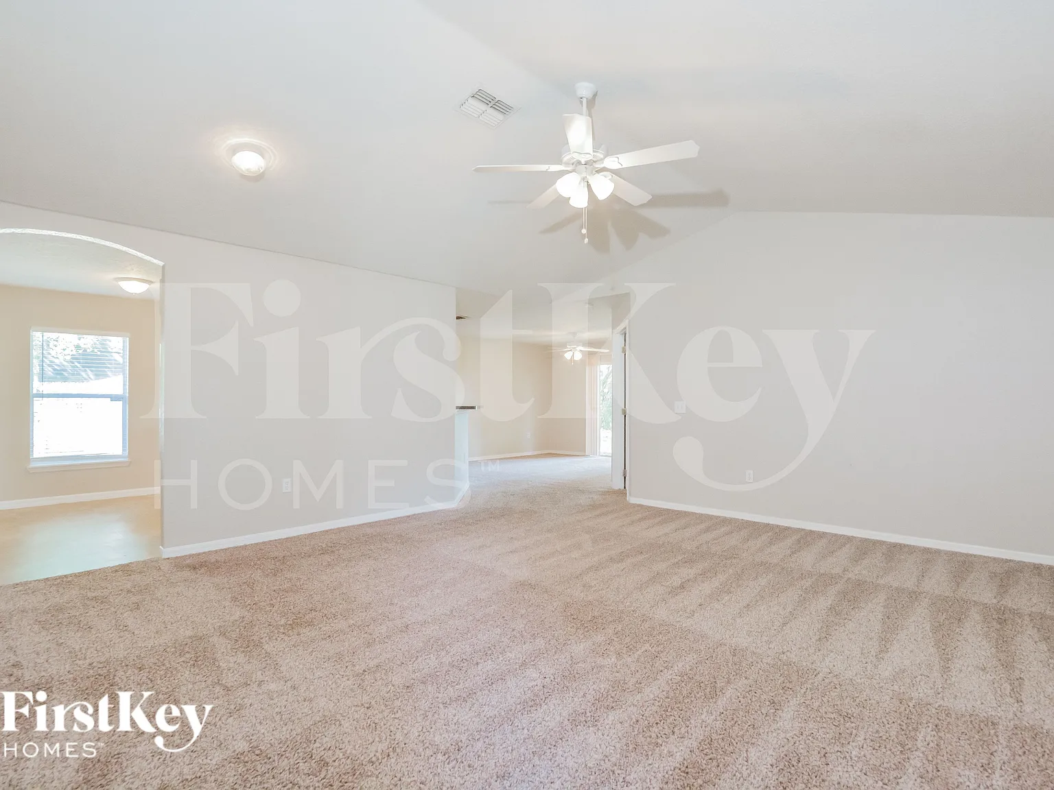 4 bed, 2.0 bath, 1668 sqft, $2,140 — Photo 2