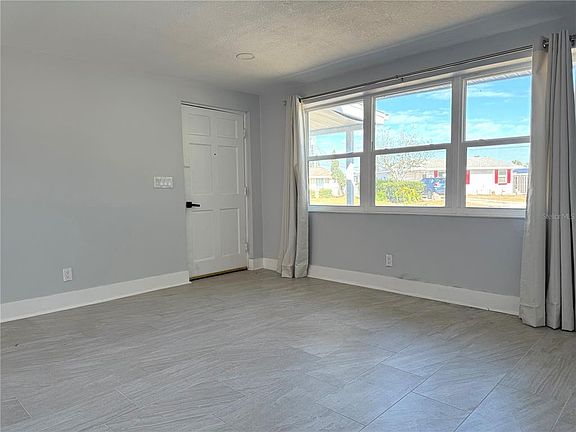 2nd image of 26 HIBISCUS DRIVE