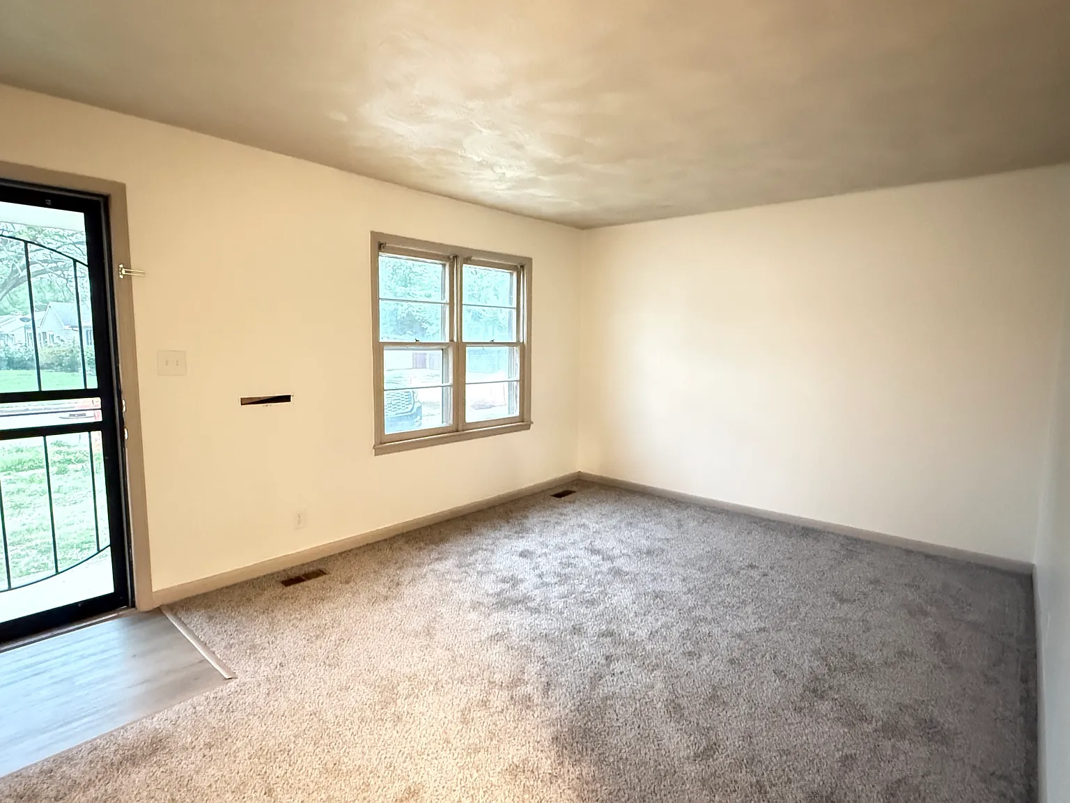 3 bed, 912 sqft, $1,250 — Photo 3
