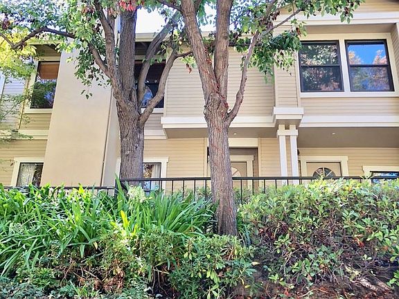 3rd image of 943 La Mesa Ter Unit D