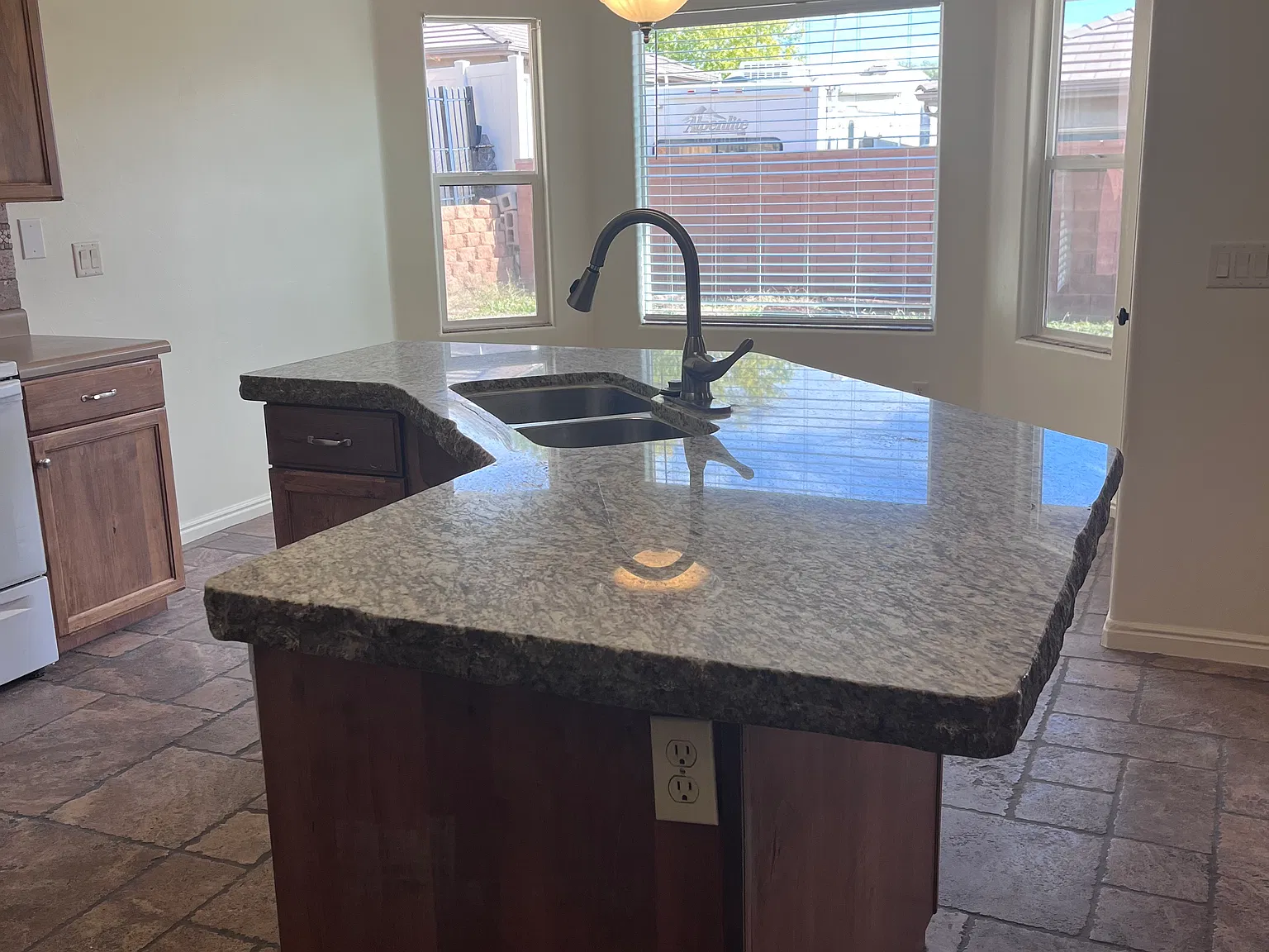 3 bed, 1384 sqft, $1,950 — Photo 3