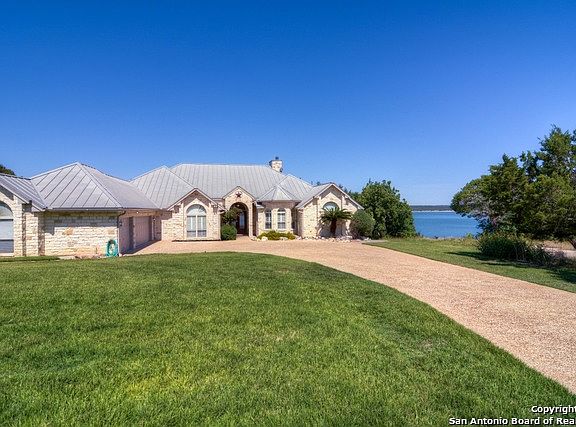 3rd image of 576 Oak Shores Dr