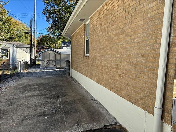 2nd image of 2009 S Englewood Ter