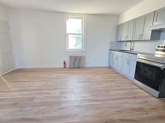 2nd image of 154 Weed Ave #2R