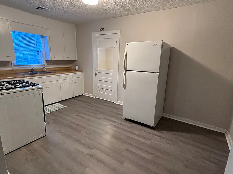301 N Kates Ave — Photo 11