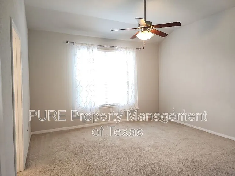 1019 Granbury Cv — Photo 8