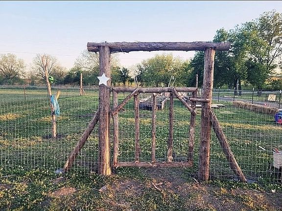 2nd image of 8605 Chestnut Rd