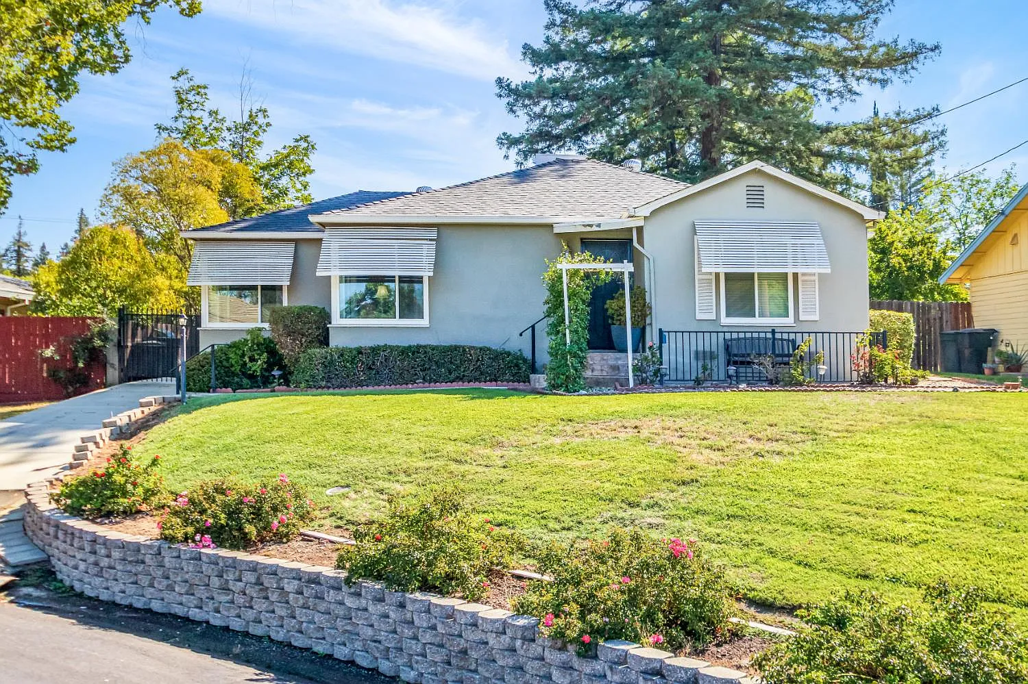 900 Camelia Ave photo 1