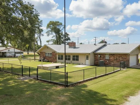 2064 Highway 77 S, Davis, OK 73030