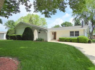 17664 Gondola Dr, Dubuque, IA 52001