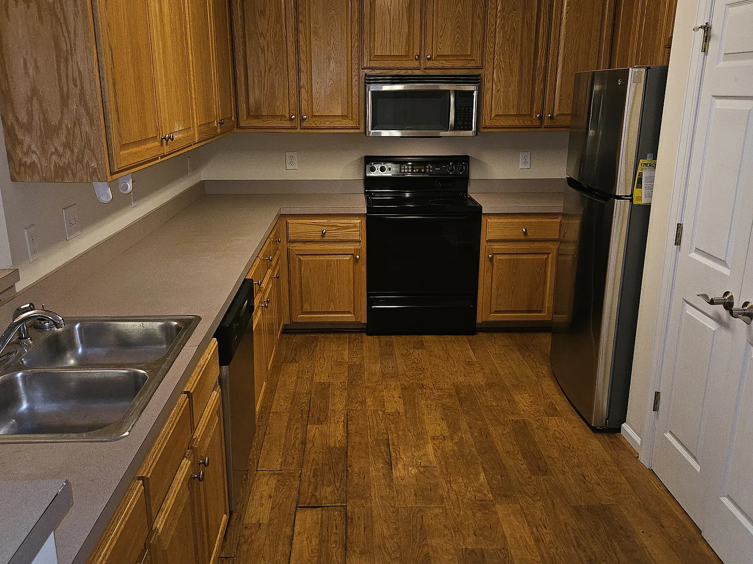 3 bed, 1283 sqft, $1,775 — Photo 3