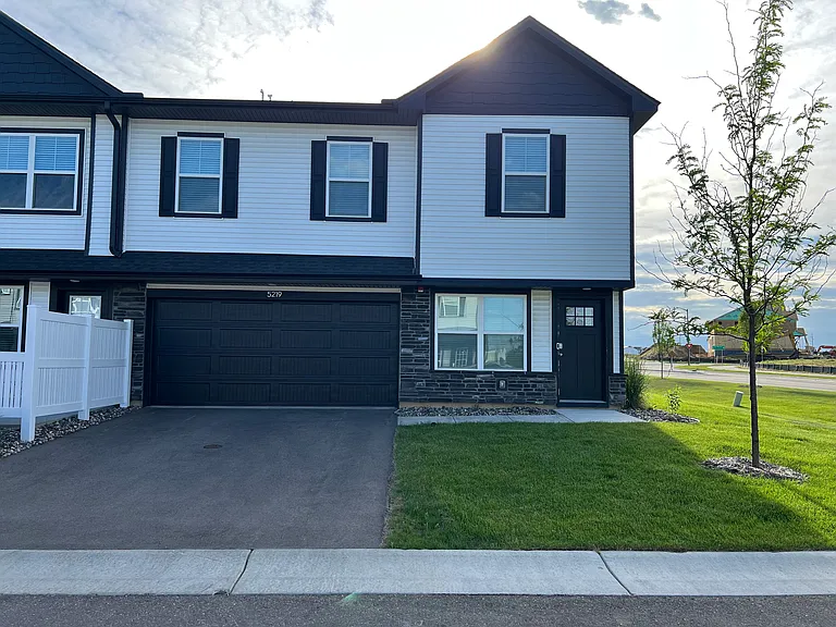 5219 Long Pointe Pass — Photo 1