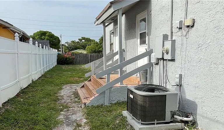 163 SW 5th St — Photo 7