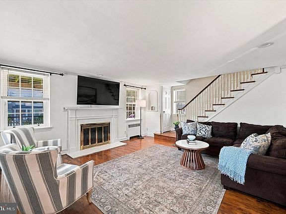 5th image of 1822 Winton Ave