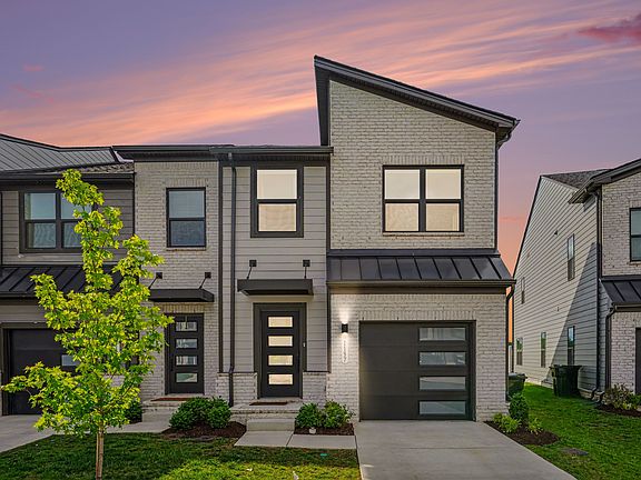 3rd image of 1137 Riverbrook Dr