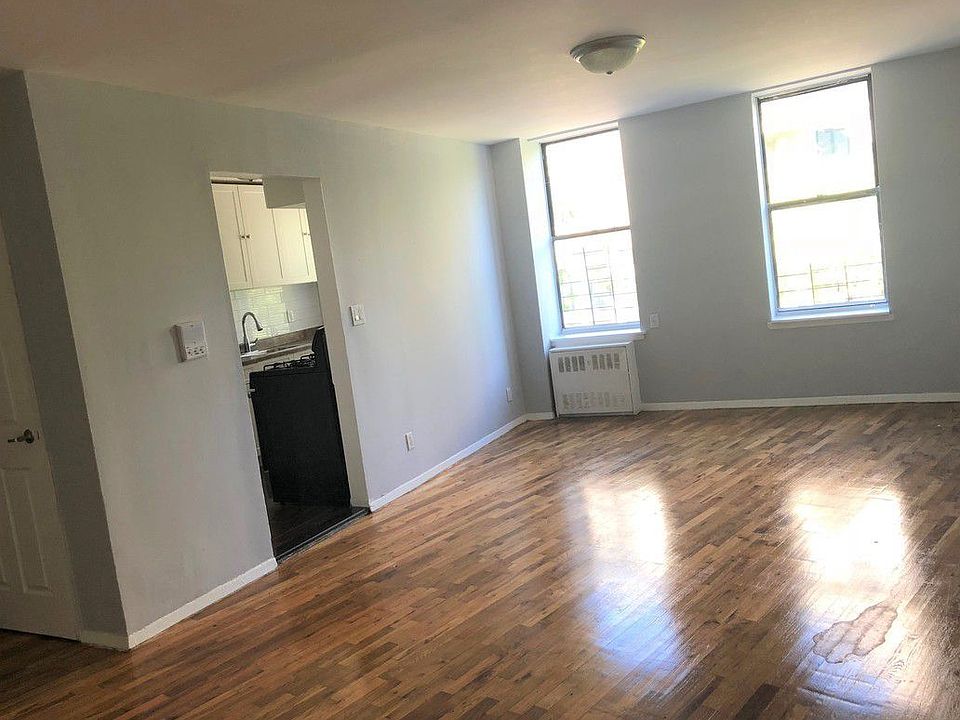 1st image of 922 Bronx Park S APT 3D