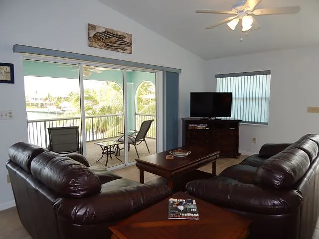 817 Bay Dr — Photo 6