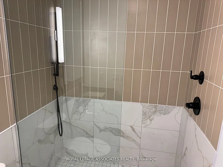327 King St W #2706 — Photo 11
