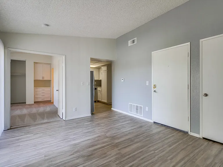 Harbor Cliff Apartments — Photo 11