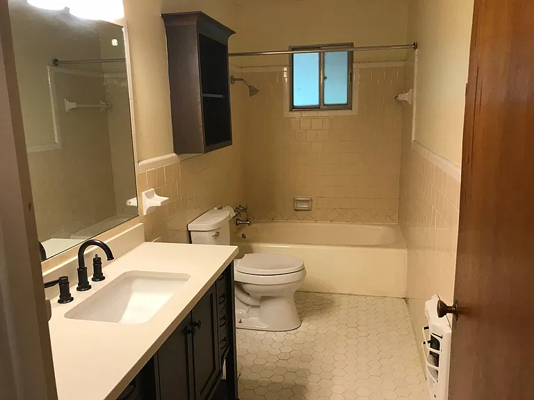 258 James St — Photo 12