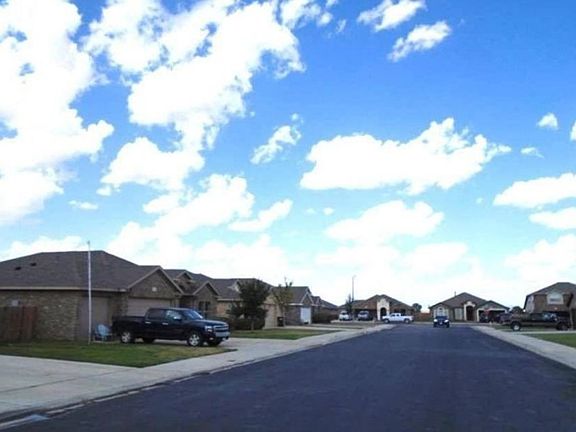 Exterior Neighborhood (street photo)