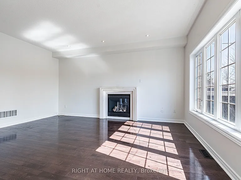 5441 Valhalla Cres — Photo 11