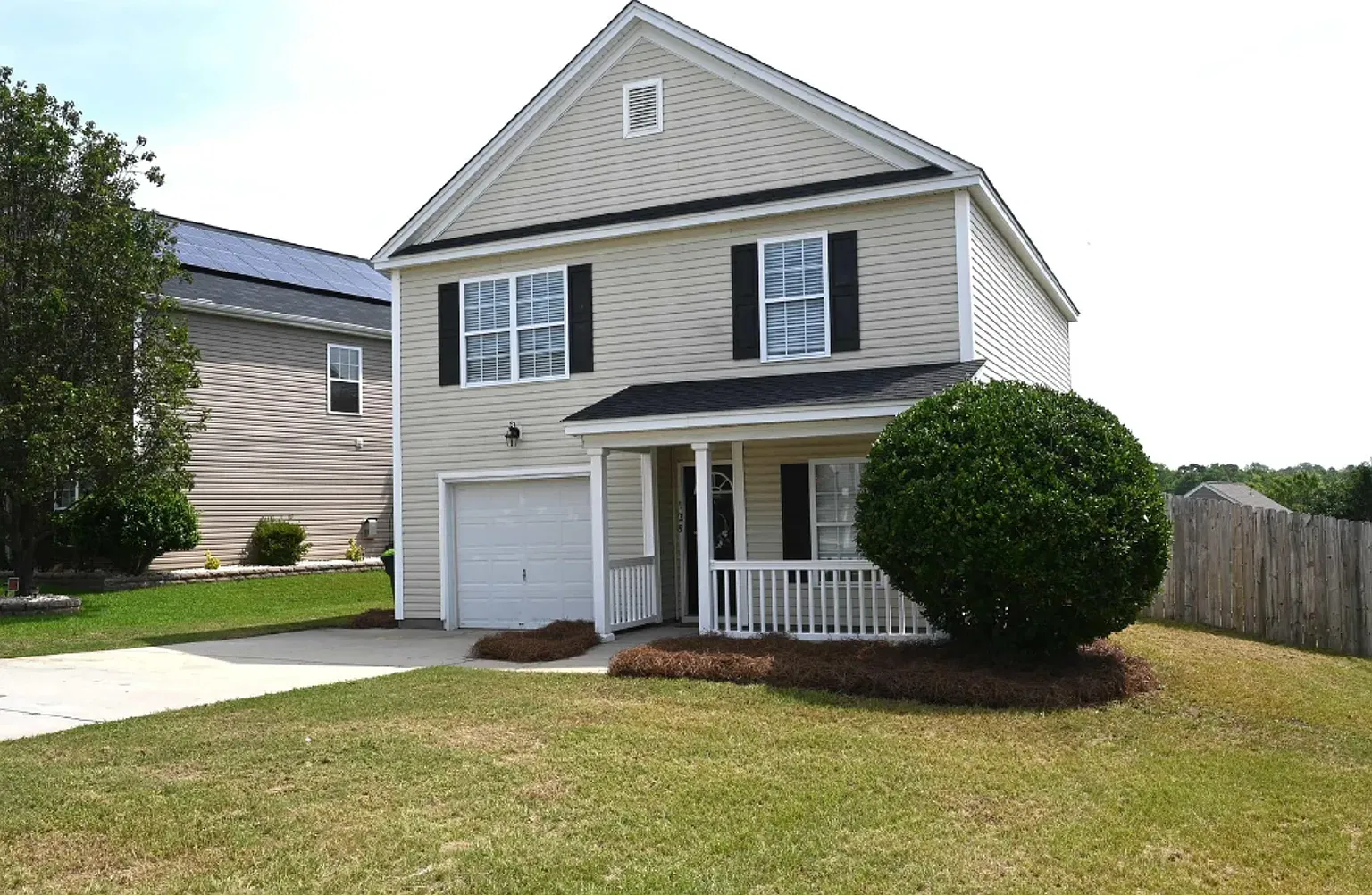Spacious 3-Bedroom Home in Richmond Farms Community Pool & Prime Lexington Location! — Photo 1