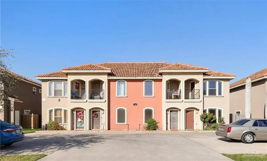 2 bed, 2.5 bath, 1304 sqft, $1,350 — Photo 1