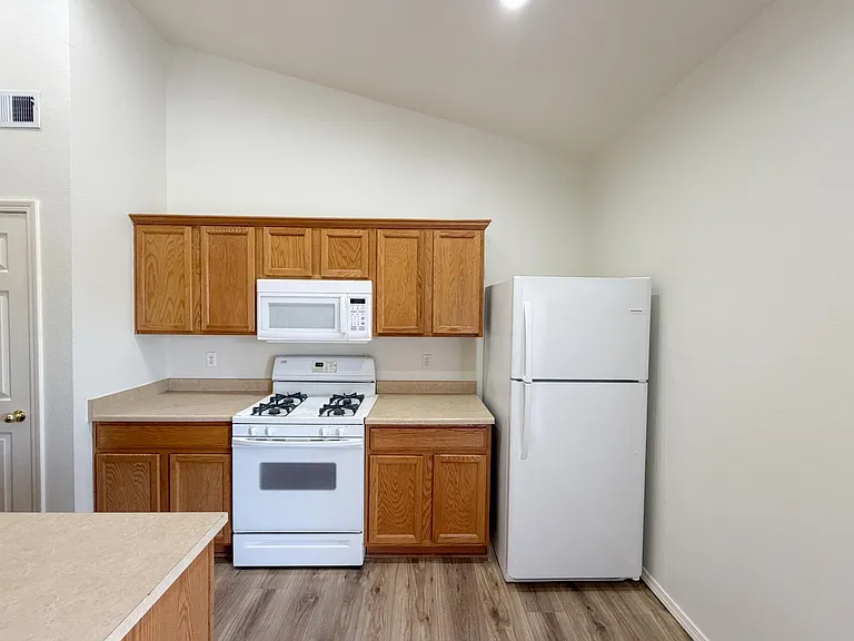 1105 Meadowlark Way SE #C — Photo 8