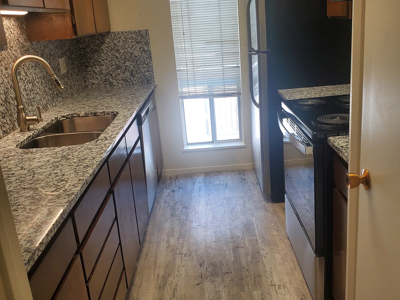 1 bed, 915 sqft, $1,200 — Photo 3
