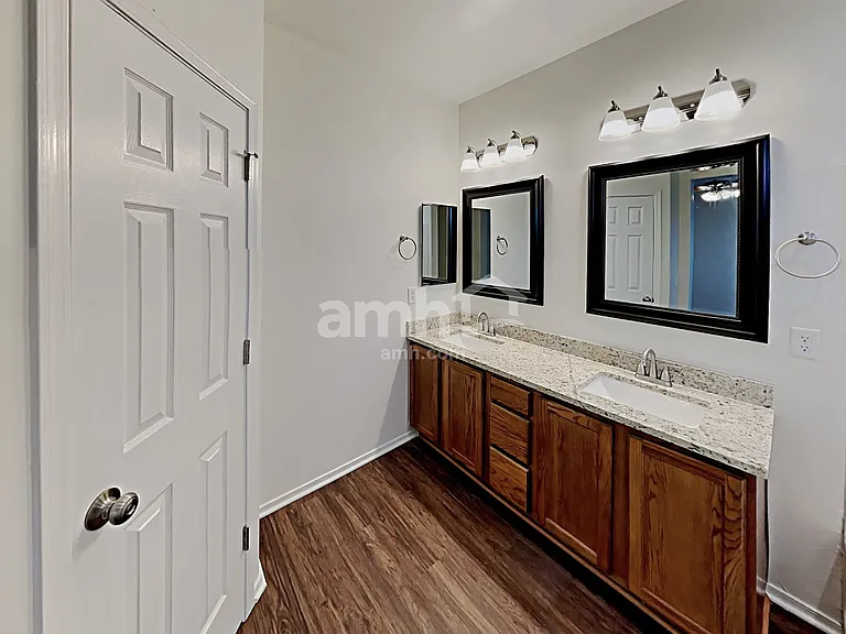 1232 W Desert Hollow Dr — Photo 13
