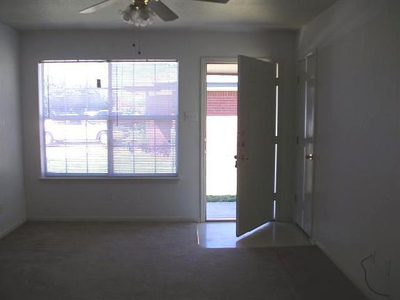 3rd image of 313 E Avenue A #A