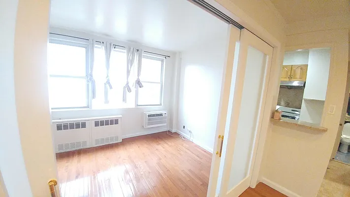 Rented by Downtown Mgt & Realty LLC | media 8