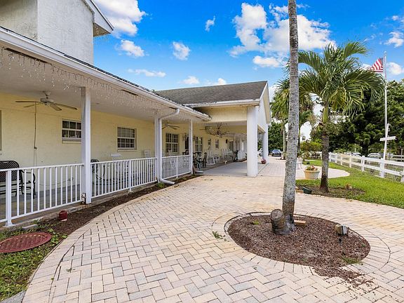 4th image of 4551 NW 39th Avenue