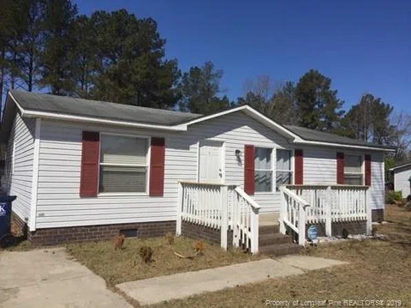 1310 Clan Campbell Dr, Raeford, NC 28376