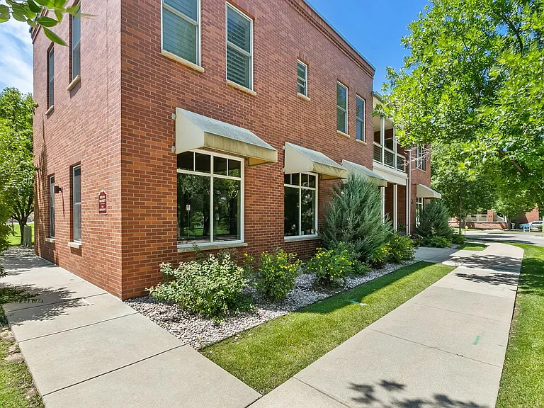 405 Mason Ct — Photo 28
