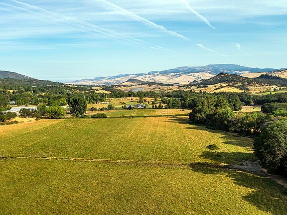 4th image of 1685 Old Highway 99 S